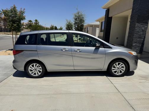 2014 Mazda Mazda5 Sport