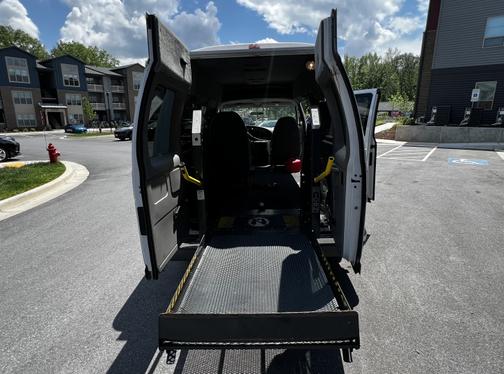 2000 Ford E150 XLT Wagon