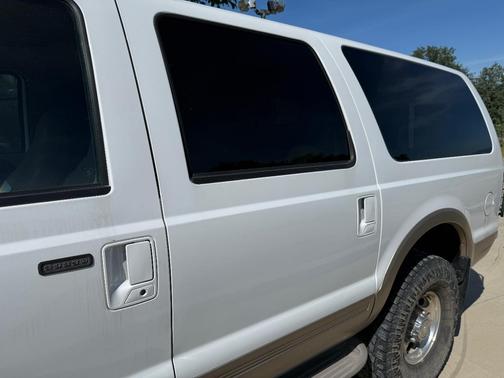 White 2000 Ford Excursion Limited 4WD