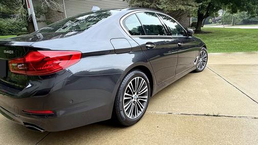 Gray 2018 BMW 540 i xDrive