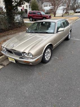 2001 Jaguar XJ8 Base