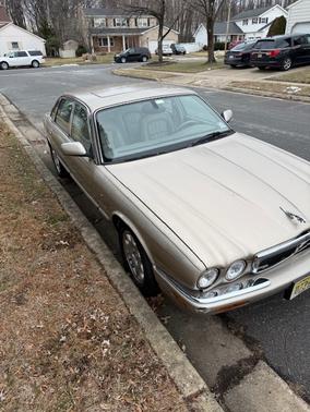 2001 Jaguar XJ8 Base