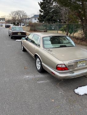 2001 Jaguar XJ8 Base