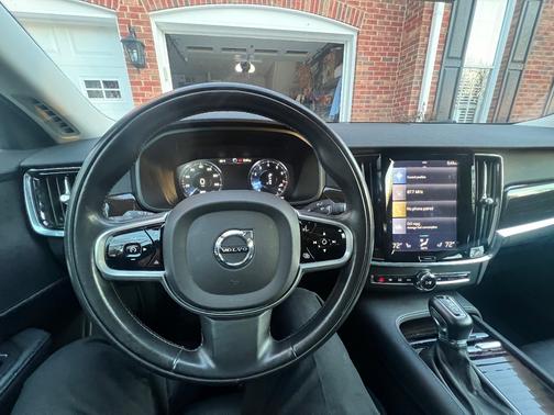 2018 Volvo S90 T5 Momentum