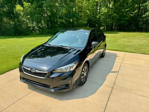 Black 2019 Subaru Impreza 2.0i