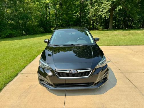 Black 2019 Subaru Impreza 2.0i