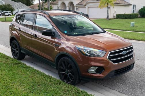 Brown 2017 Ford Escape SE