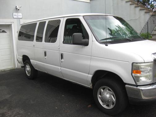 2008 Ford E350 Super Duty XLT Wagon