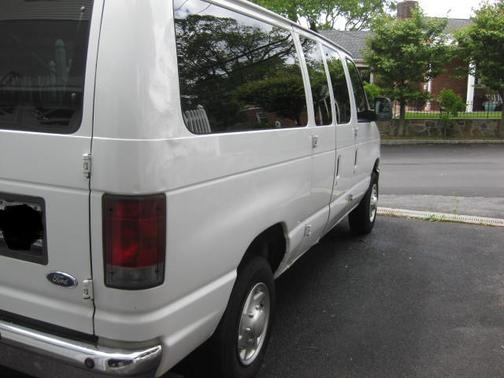 2008 Ford E350 Super Duty XLT Wagon