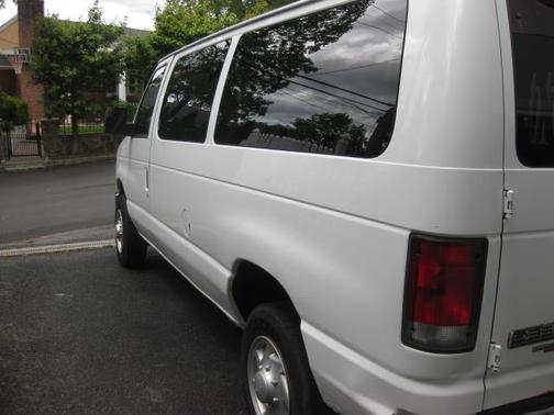 2008 Ford E350 Super Duty XLT Wagon