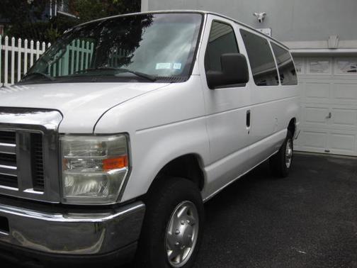 2008 Ford E350 Super Duty XLT Wagon