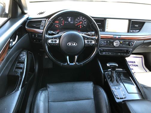 2017 Kia Cadenza Premium