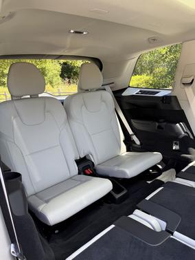 2022 Volvo XC90 T5 Momentum