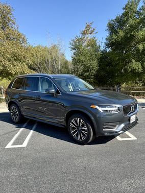 2022 Volvo XC90 T5 Momentum