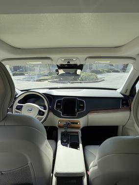 2022 Volvo XC90 T5 Momentum