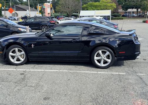 Black 2014 Ford Mustang V6 Premium