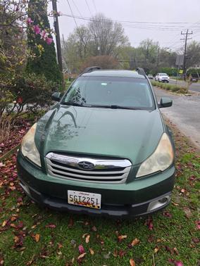 Green 2011 Subaru Outback 2.5 i Premium
