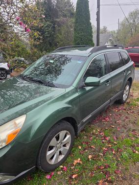Green 2011 Subaru Outback 2.5 i Premium