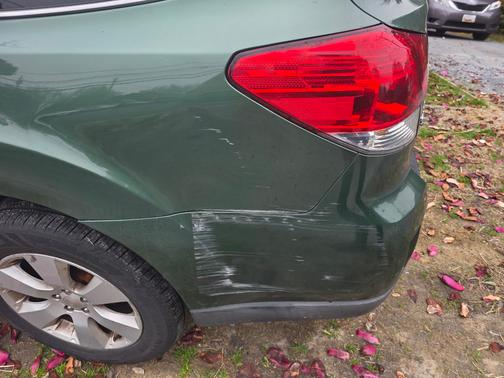 Green 2011 Subaru Outback 2.5 i Premium