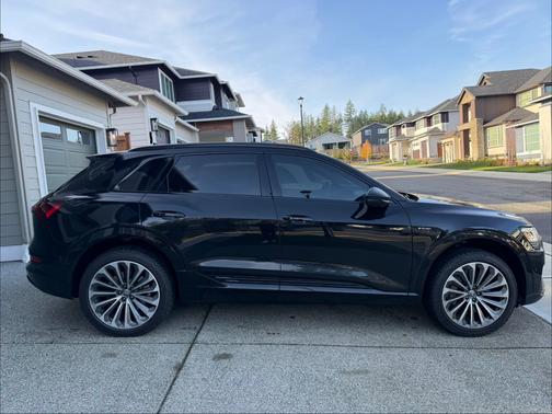 2019 Audi e-tron Prestige