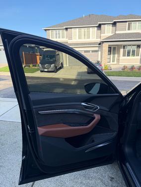 2019 Audi e-tron Prestige