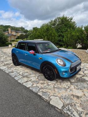 Blue 2015 MINI Hardtop Cooper