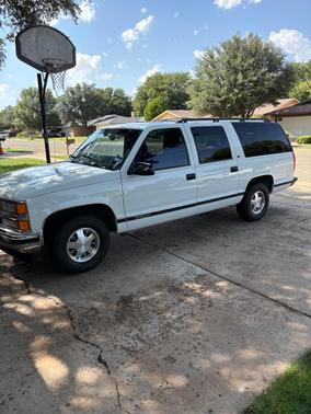 White 1997 Chevrolet Suburban 1500