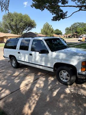 White 1997 Chevrolet Suburban 1500