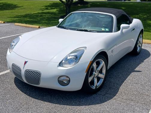 White 2006 Pontiac Solstice Base