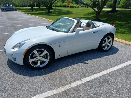 White 2006 Pontiac Solstice Base