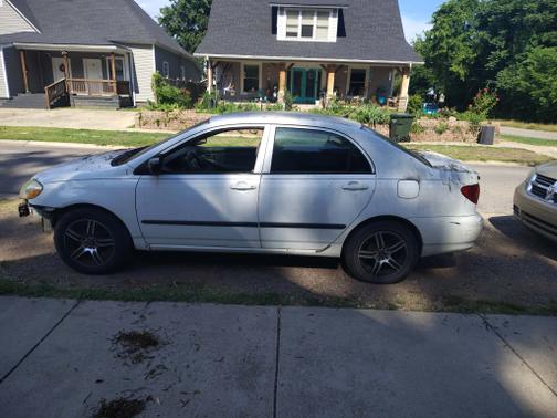 White 2005 Toyota Corolla CE