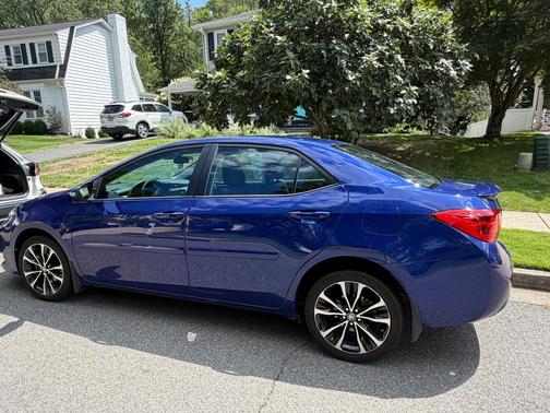 Blue 2019 Toyota Corolla SE