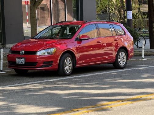2016 Volkswagen Golf SportWagen TSI S 4-Door
