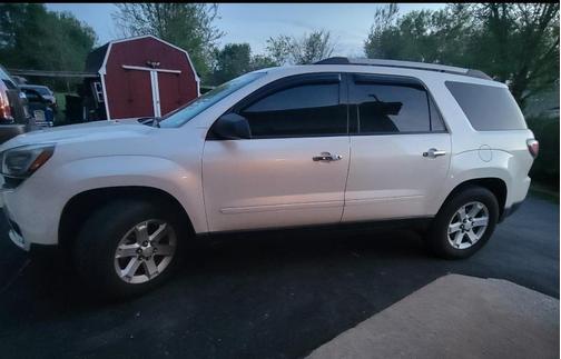 White 2015 GMC Acadia SLE-2
