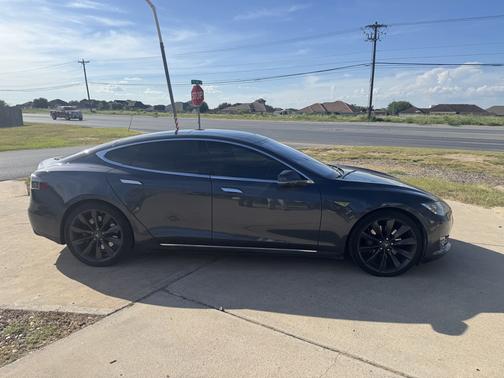 Black 2014 Tesla Model S P85D