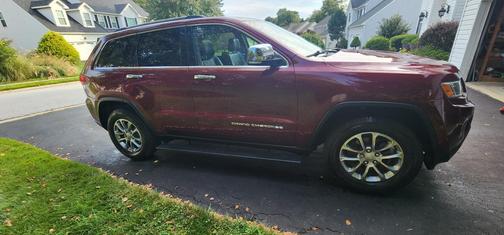 Red 2016 Jeep Grand Cherokee Limited