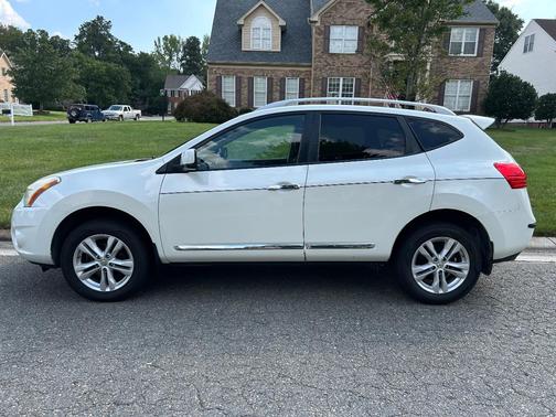 White 2012 Nissan Rogue SV