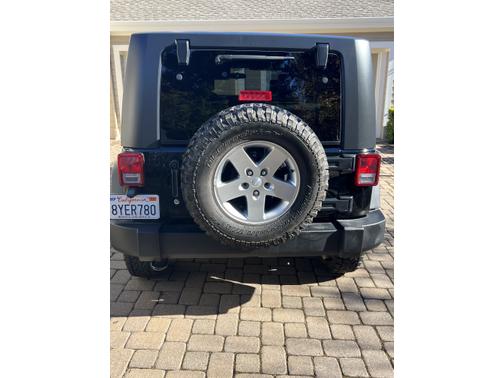 Photo 3 of 10 of 2010 Jeep Wrangler Unlimited Rubicon