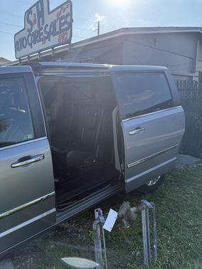 2015 Chrysler Town & Country Limited Platinum