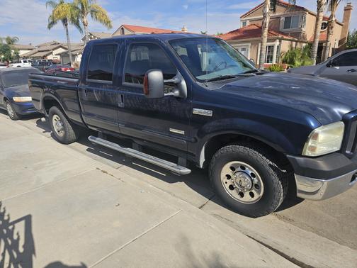 2005 Ford F-250 Lariat Crew Cab Super Duty