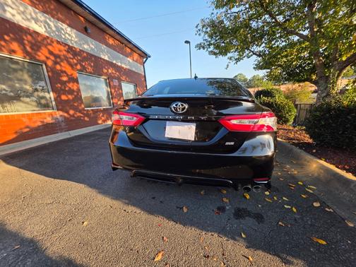 Black 2020 Toyota Camry SE