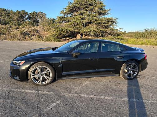 Black 2023 Audi e-tron GT Premium Plus