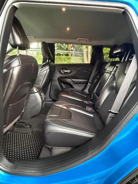 Blue 2019 Jeep Cherokee Trailhawk