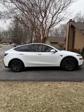 2026 Tesla Model Y AWD