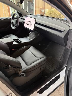 2026 Tesla Model Y AWD