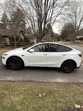 2026 Tesla Model Y AWD