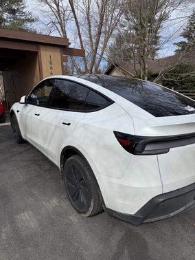 2026 Tesla Model Y AWD