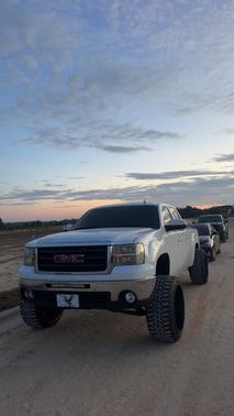 White 2010 GMC Sierra 1500 SLE