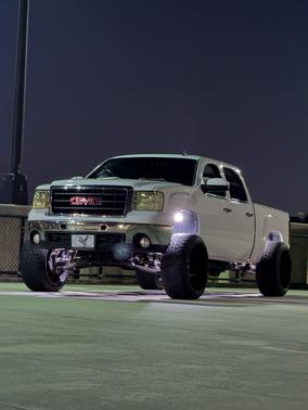 White 2010 GMC Sierra 1500 SLE