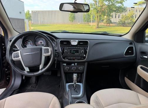 Brown 2013 Chrysler 200 Touring
